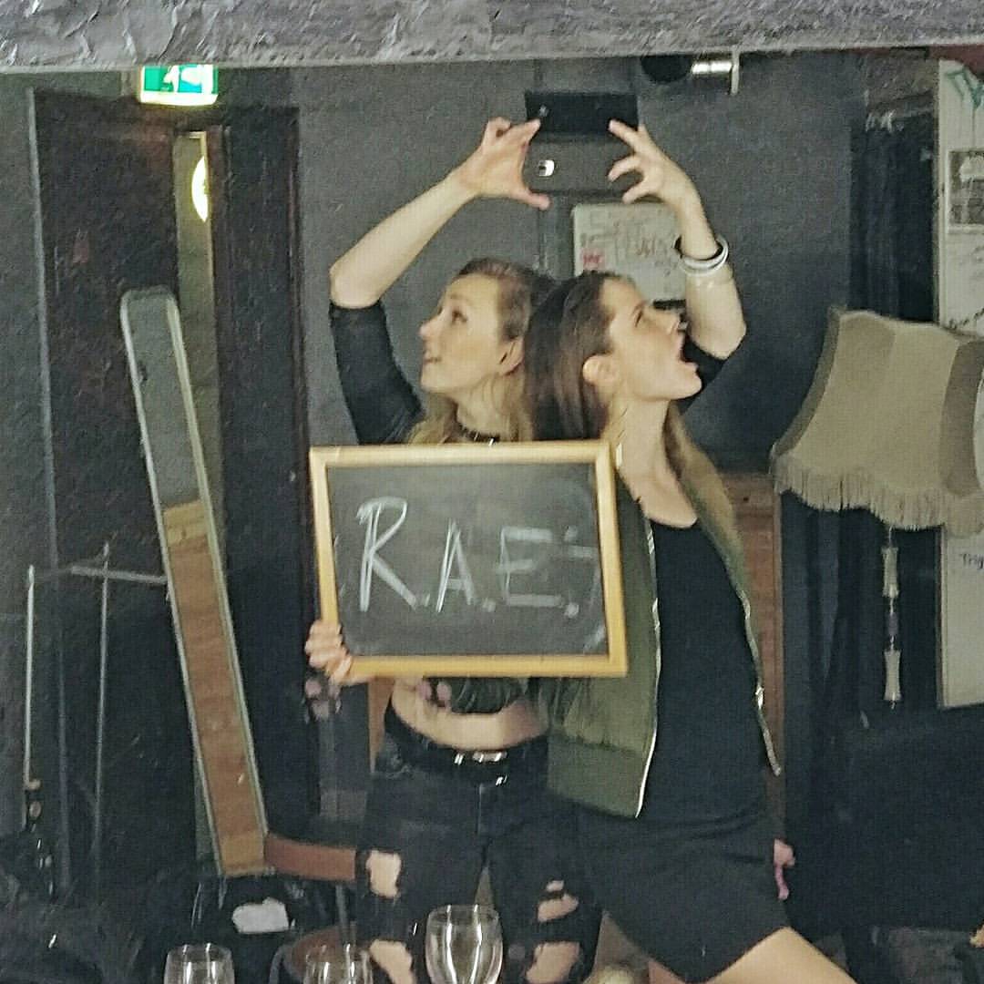r.a.e. rae raevirallinen emilia rinne sani valoranta musiikkivideo photoshoot laulaja